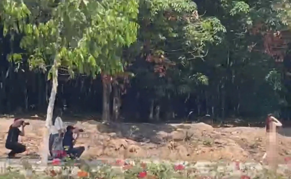 cô gái khỏa thân (2).jpg