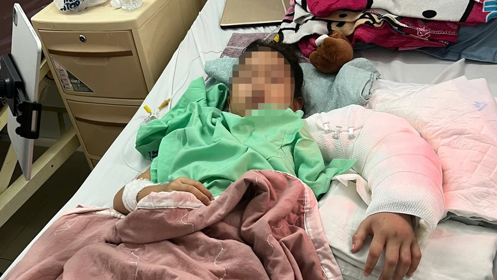 đứt lìa cánh tay (3).jpg