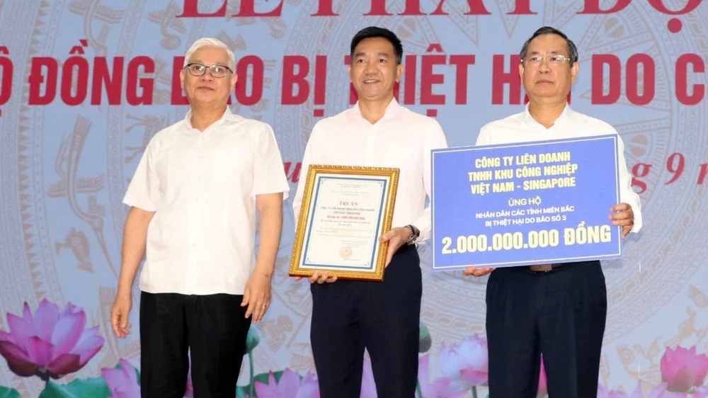 ủng hộ đồng bào (13).jpg