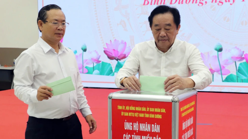 ủng hộ đồng bào (15).jpg