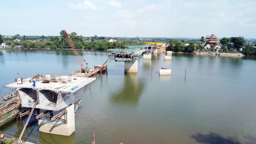 cầu bạch đằng (2).jpg