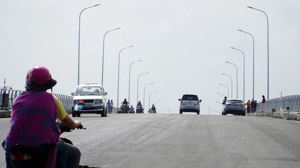 cầu bạch đằng (4).jpg