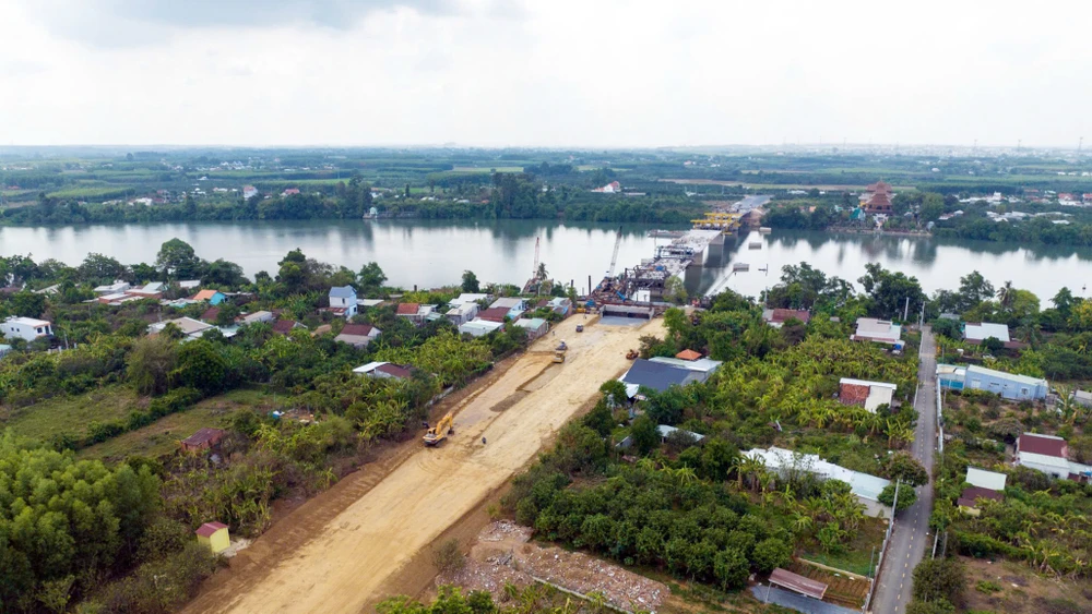 cầu bạch đằng (5).jpg