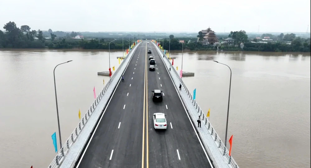 cầu bạch đằng (6).jpg