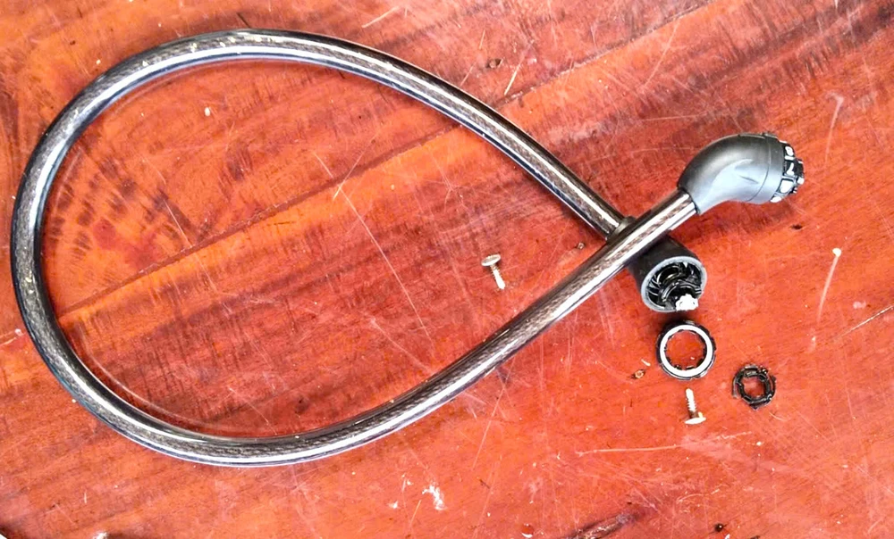 bình xịt hơi cay (1).jpg