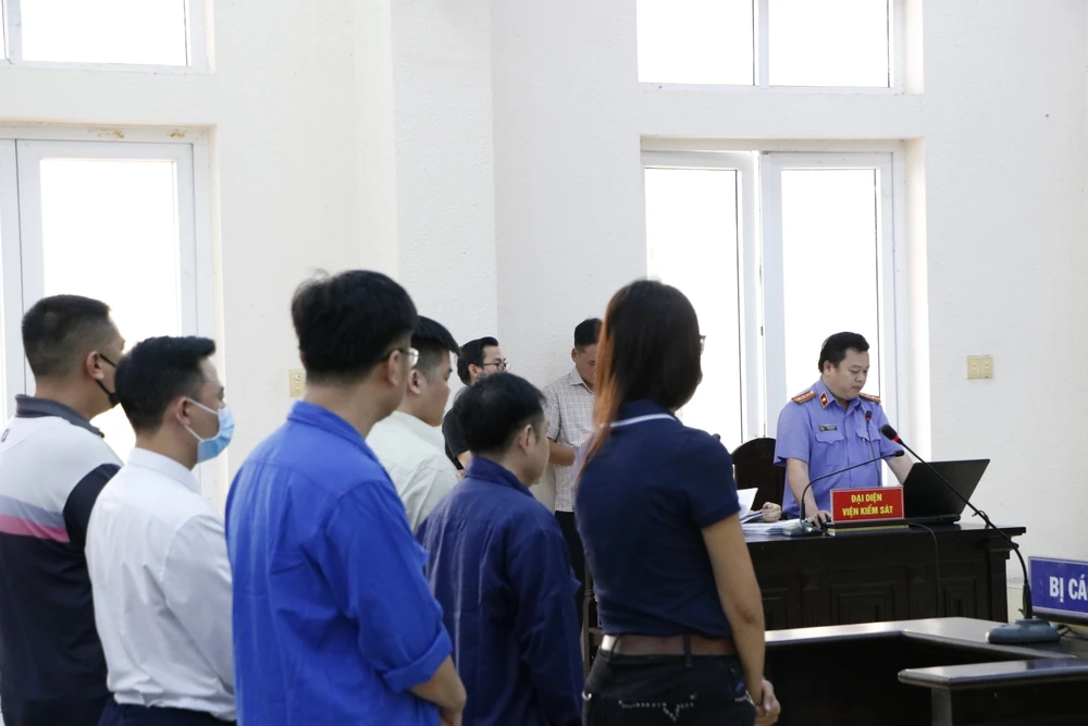 Tranh luận gay gắt trong phiên tòa vụ cháy karaoke An Phú