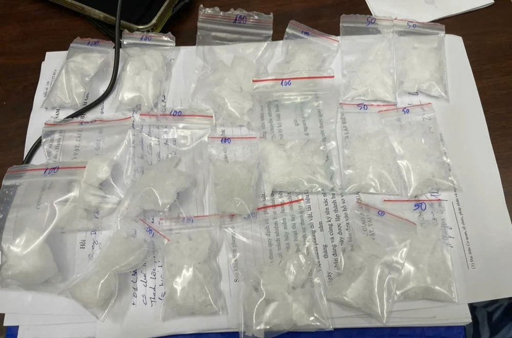 Phá điểm mua bán, tổ chức sử dụng ma túy trong 1 căn nhà ở Bình Dương