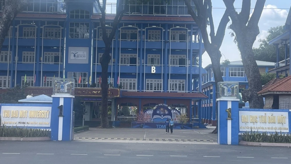 nam sinh viên (1).jpg