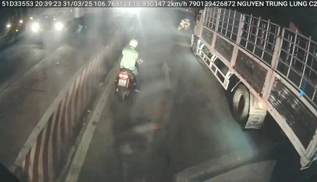 bị truy đuổi (1).jpg