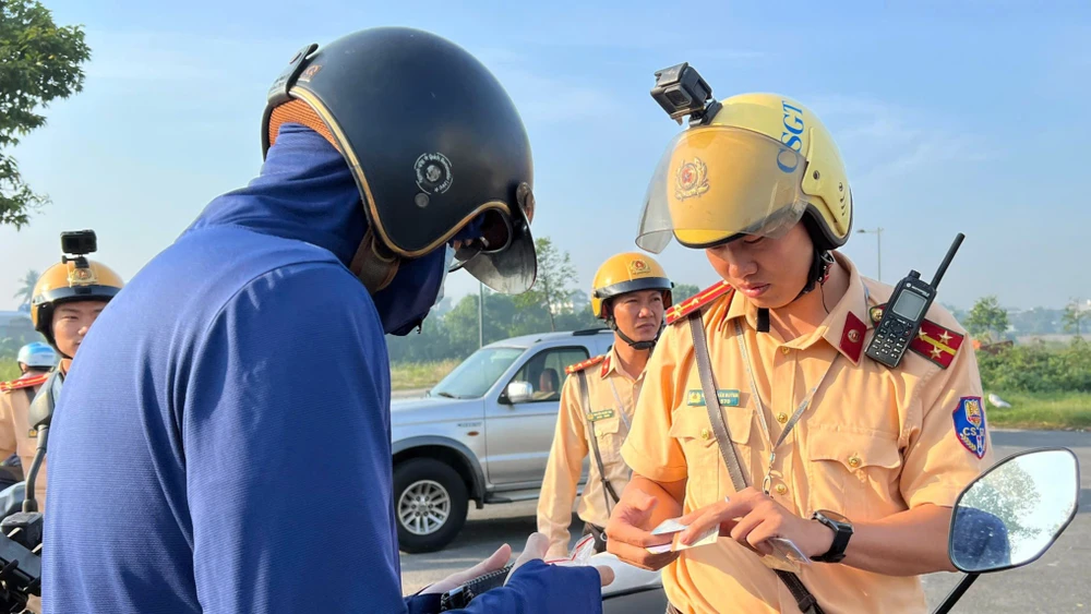 Cảnh sát giao thông (7).jpg