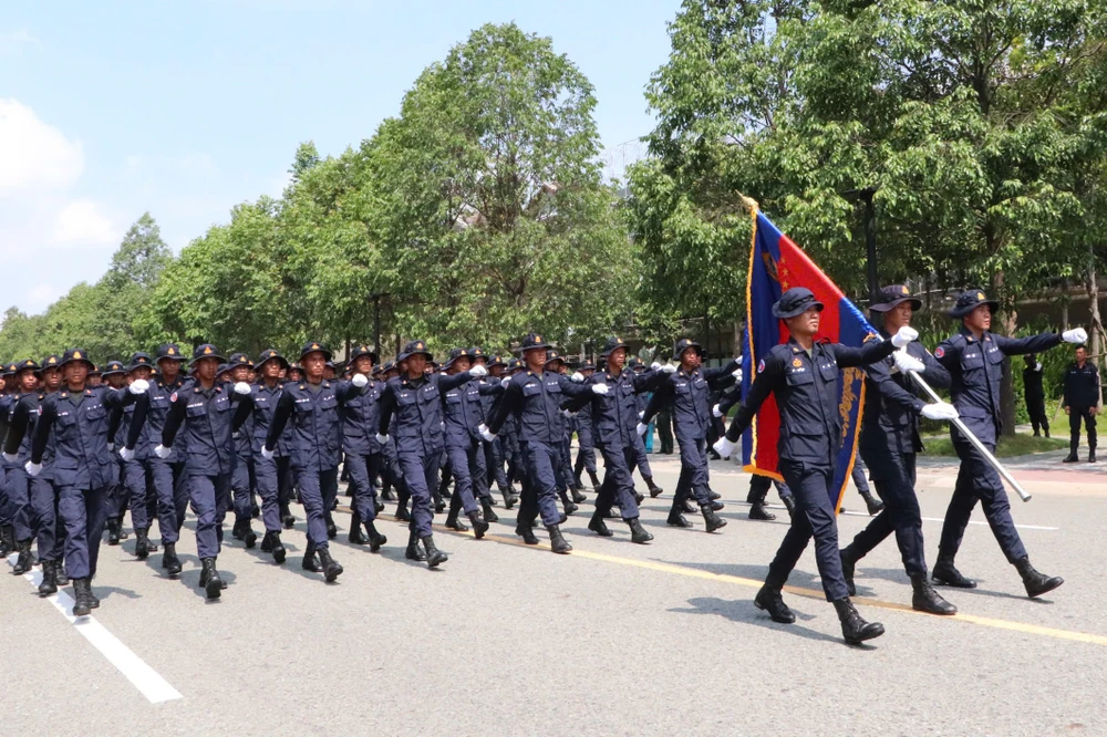 đoàn diễu binh (2).jpg