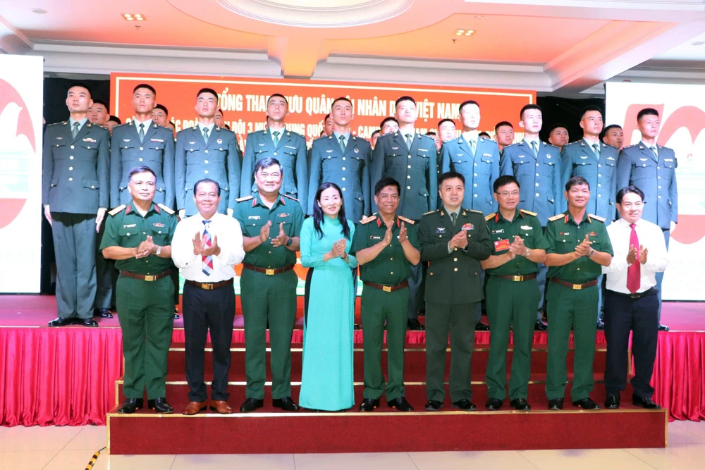 đoàn diễu binh (8).jpg