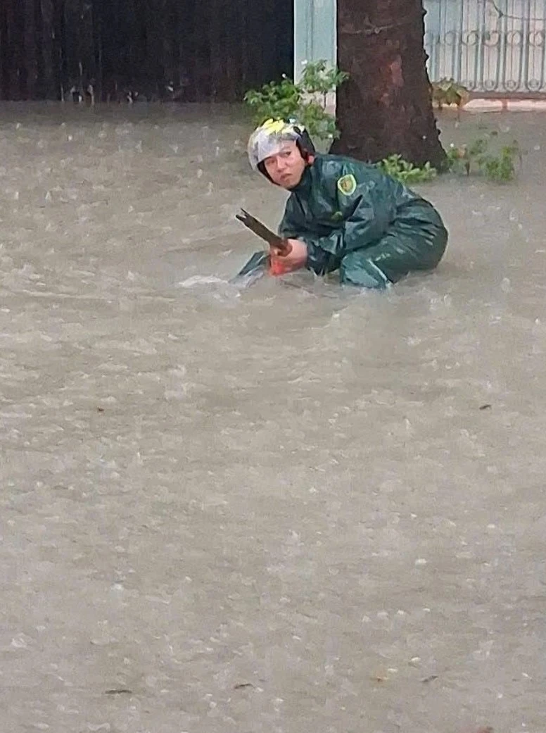 cơn mưa lớn (1).jpg