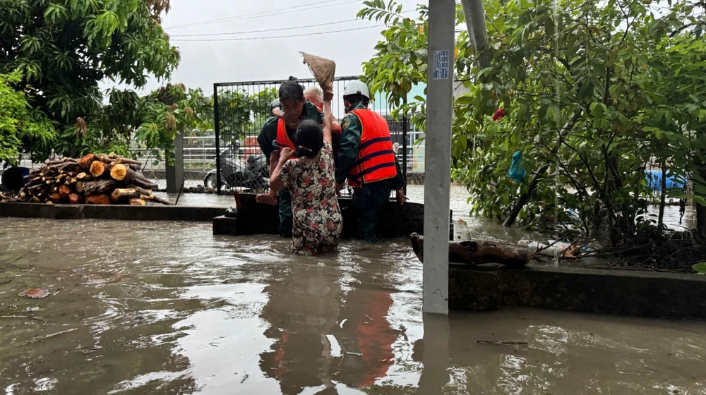 cơn mưa lớn (13).jpg