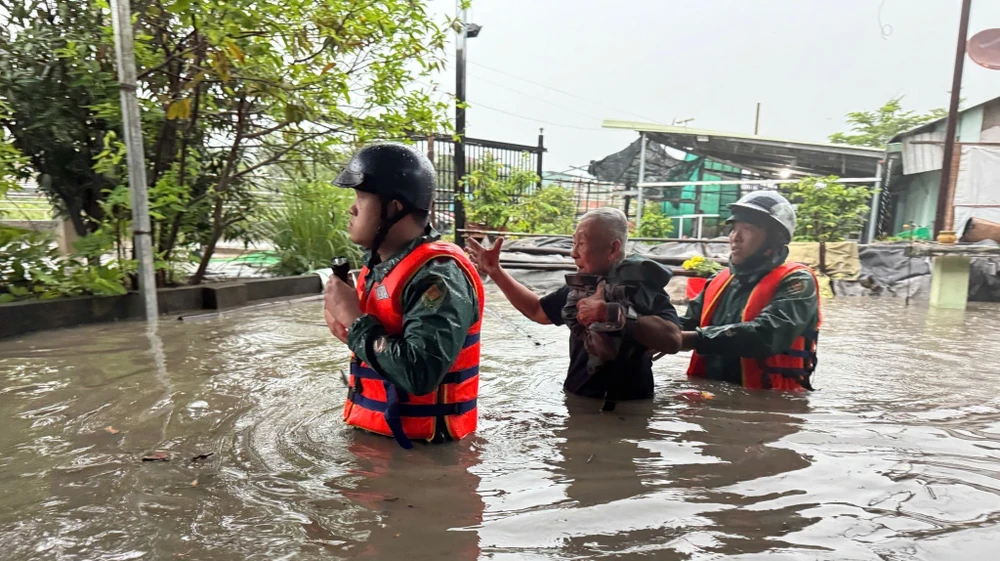 cơn mưa lớn (14).jpg