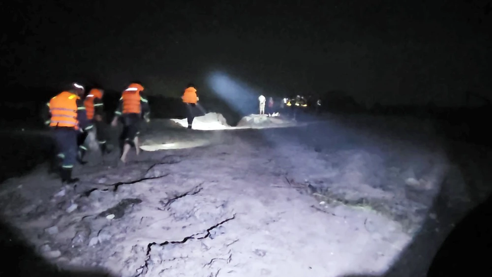 nước cuốn trôi (1).jpg