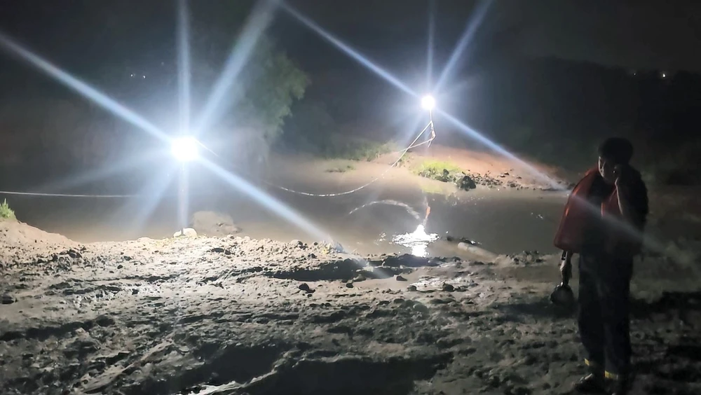 nước cuốn trôi (3).jpg