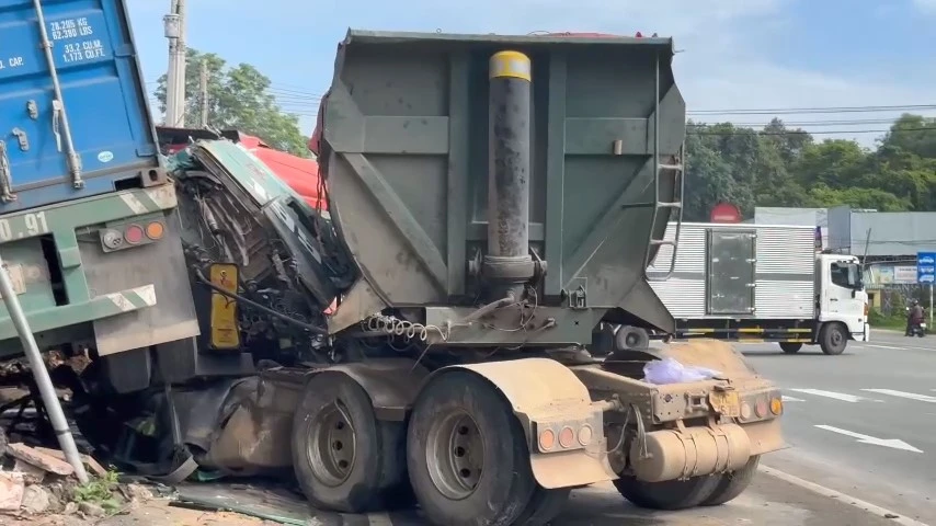 xe ben và xe container (2).jpg