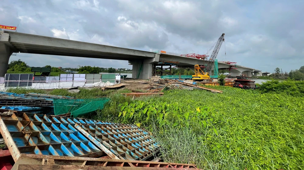 cầu bình gởi (1).jpg