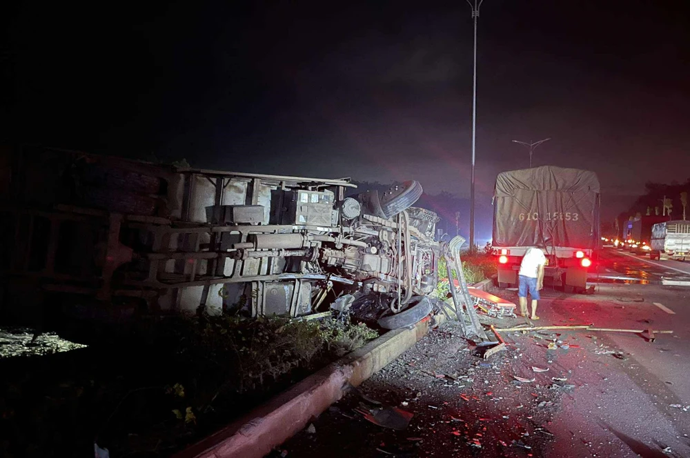 xe tải đấu đầu (1).jpg