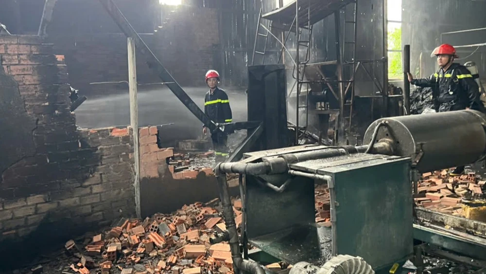 dập tắt vụ cháy.jpg