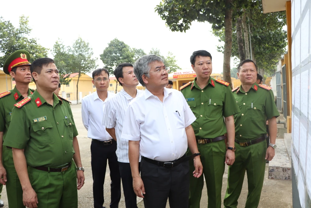 Xét chọn đặc xá (1).JPG