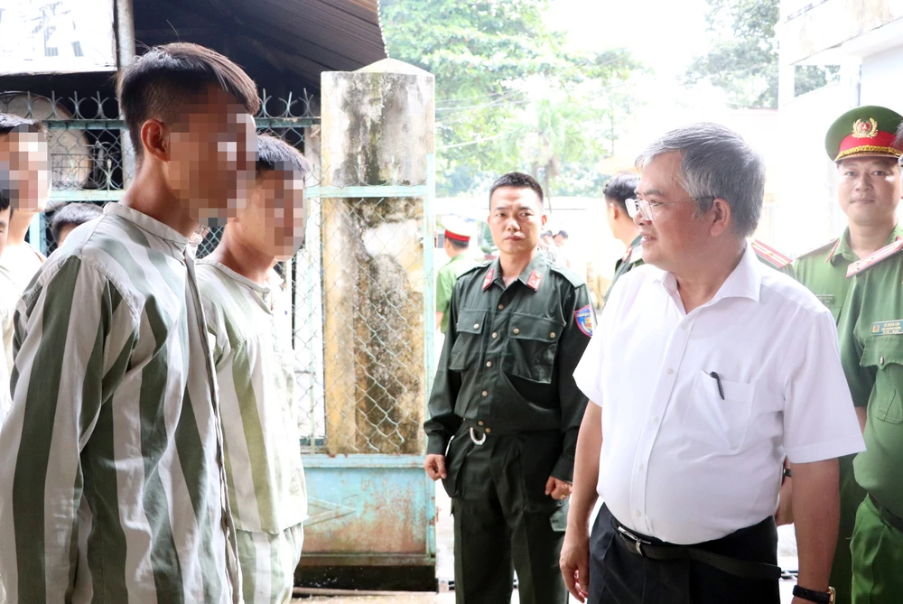 Xét chọn đặc xá (2).JPG