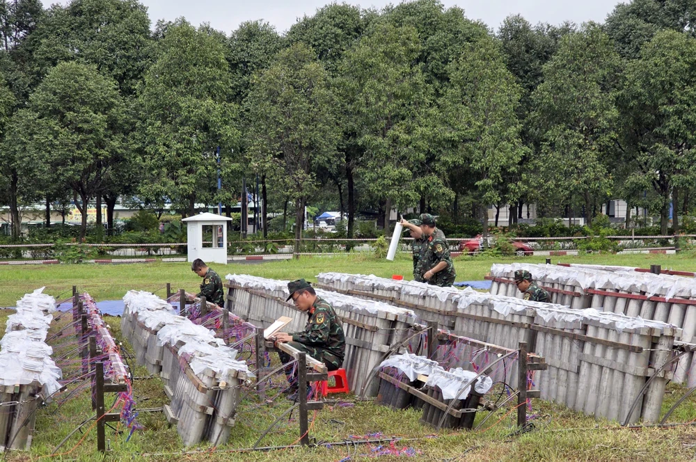 bắn pháo hoa (2).jpg