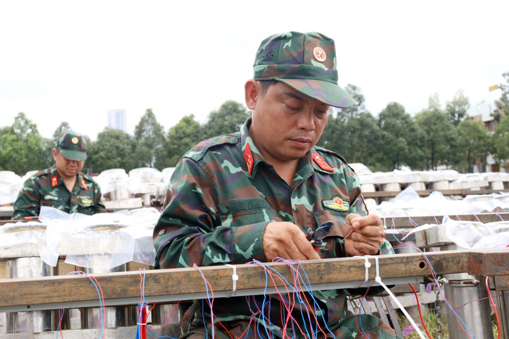 bắn pháo hoa (9).jpg