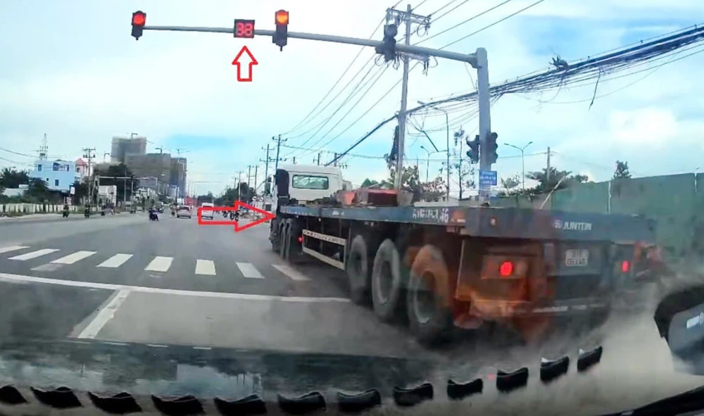 vượt đèn đỏ (1).jpg