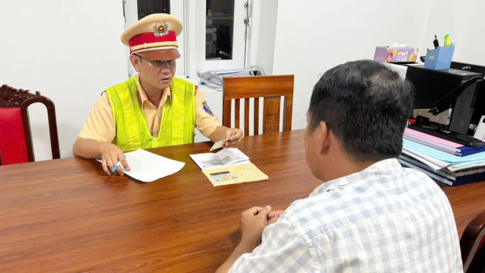 vượt đèn đỏ (2).jpg