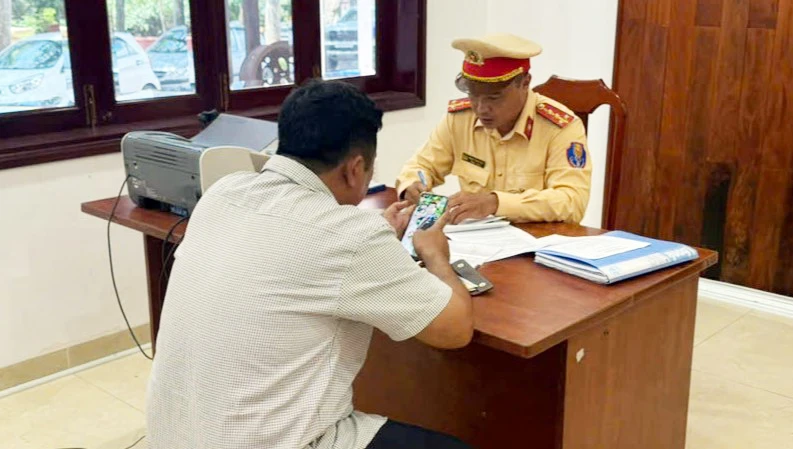 vượt đèn đỏ (3).jpg