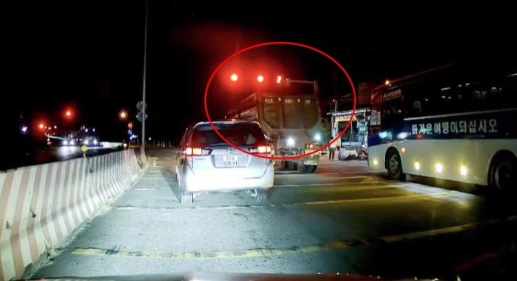 vượt đèn đỏ (4).jpg