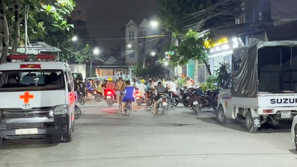 vợ chồng lớn tuổi (2).jpg