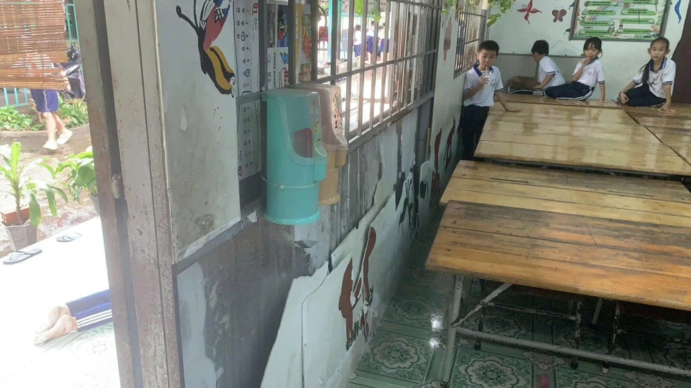 phòng học bằng tôn (1).jpg