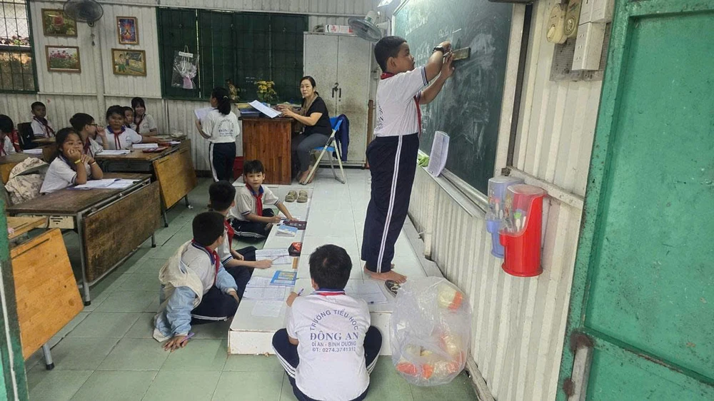 phòng học bằng tôn (5).jpg