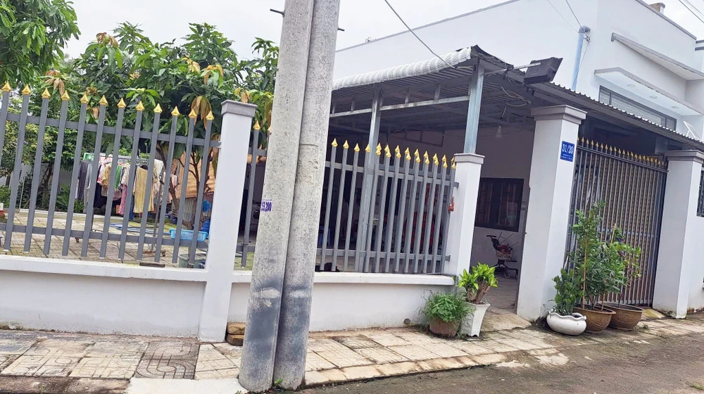 xây nhà trên đất của người khác