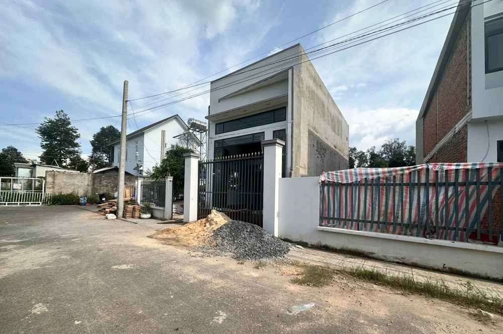 xây nhầm nhà (8).jpg