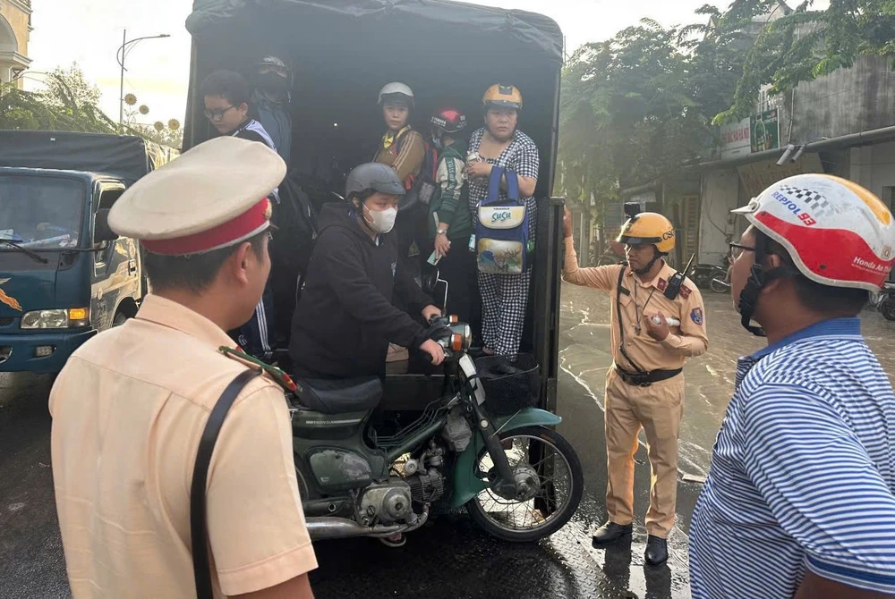 Cảnh sát giao thông (4).jpg