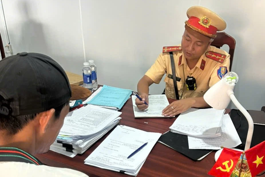 lái xe lạng lách (2).jpg