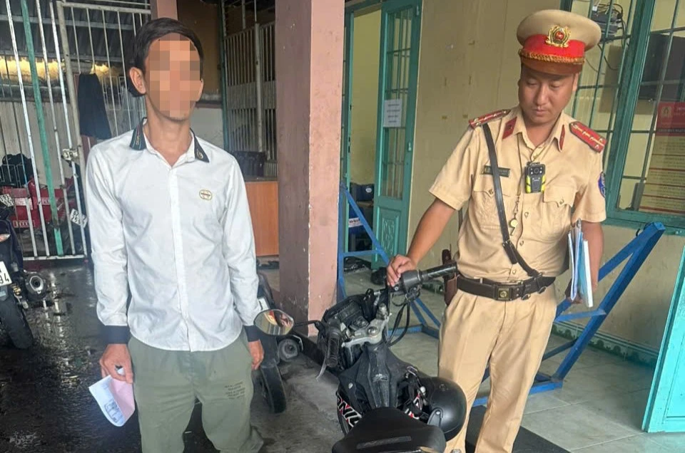 lái xe lạng lách (3).jpg