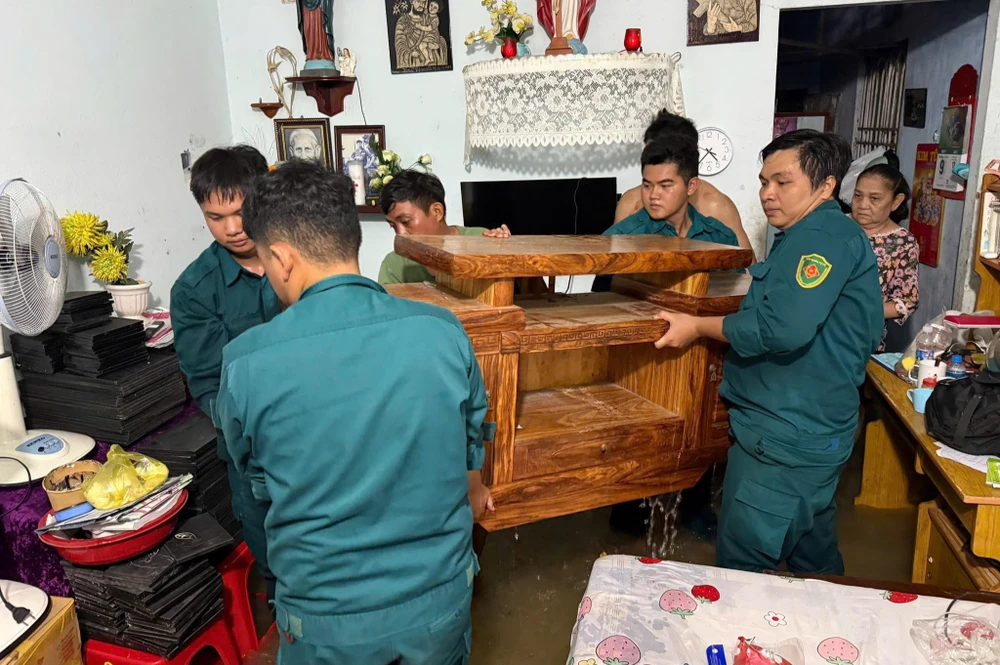 triều cường (2).jpg