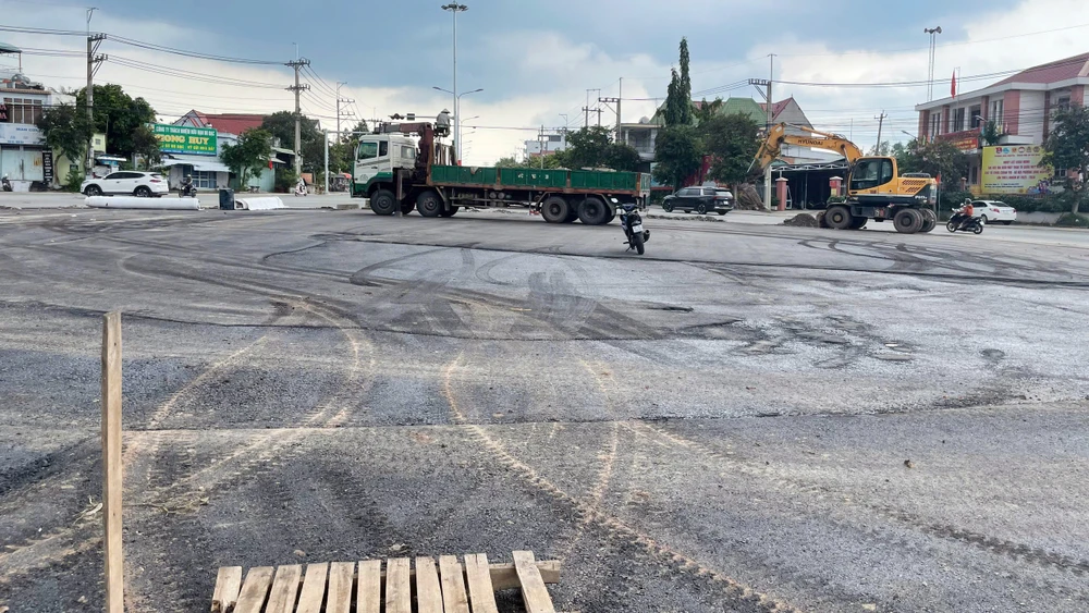 tháo dỡ vòng xoay (3).jpg