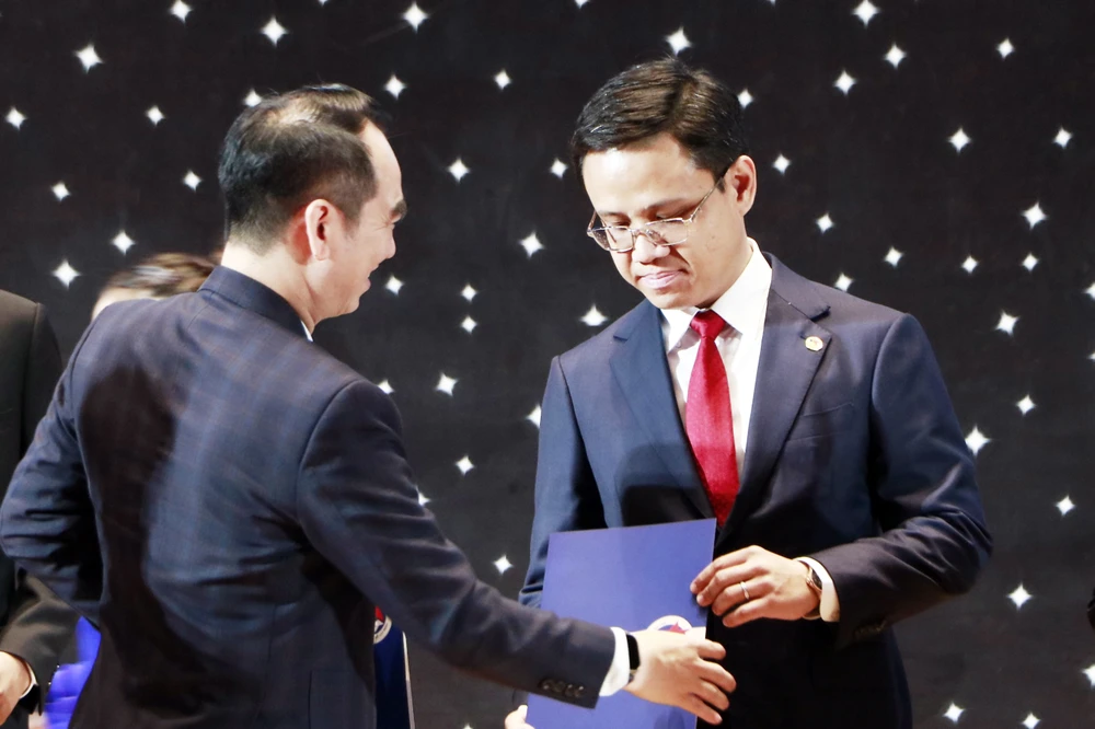 doanh nhân trẻ (3).JPG