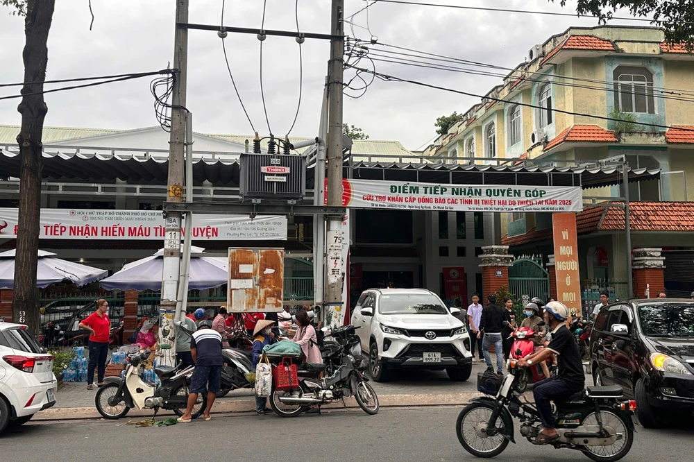 ủng hộ miền trung (10).jpg