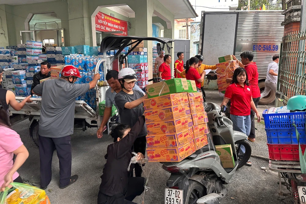 ủng hộ miền trung (11).jpg