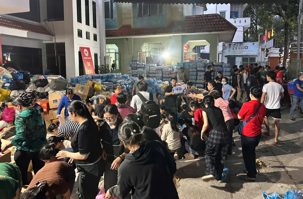 ủng hộ miền trung (12).jpg