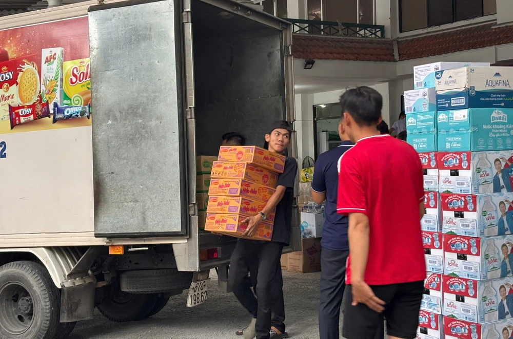 ủng hộ miền trung (5).jpg