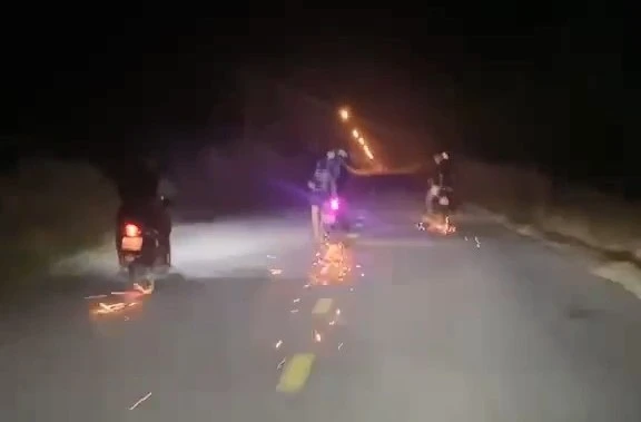 nhóm thiếu niên (1).jpg