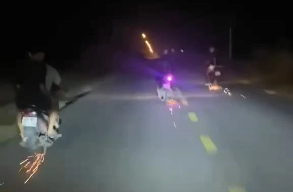 nhóm thiếu niên (2).jpg